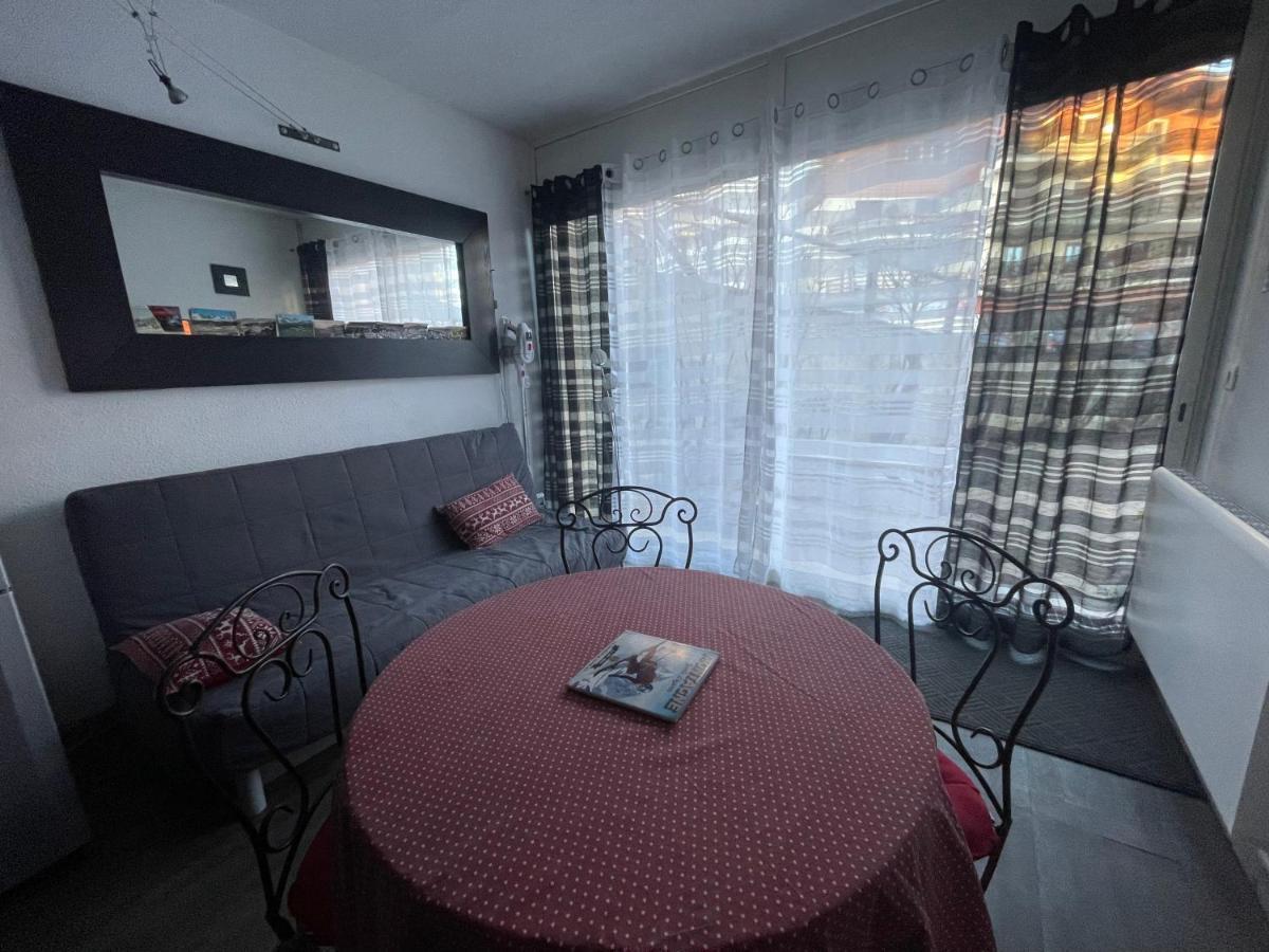 Le Mouflon Olympe, T2 Centre 4 Personnes, Parking Privatif Gratuit, Prise Up Vehicule Electrique, Possibilite Forfait Menage Et Location Linge De Lit Et De Toilette Apartment Font-Romeu-Odeillo-Via
